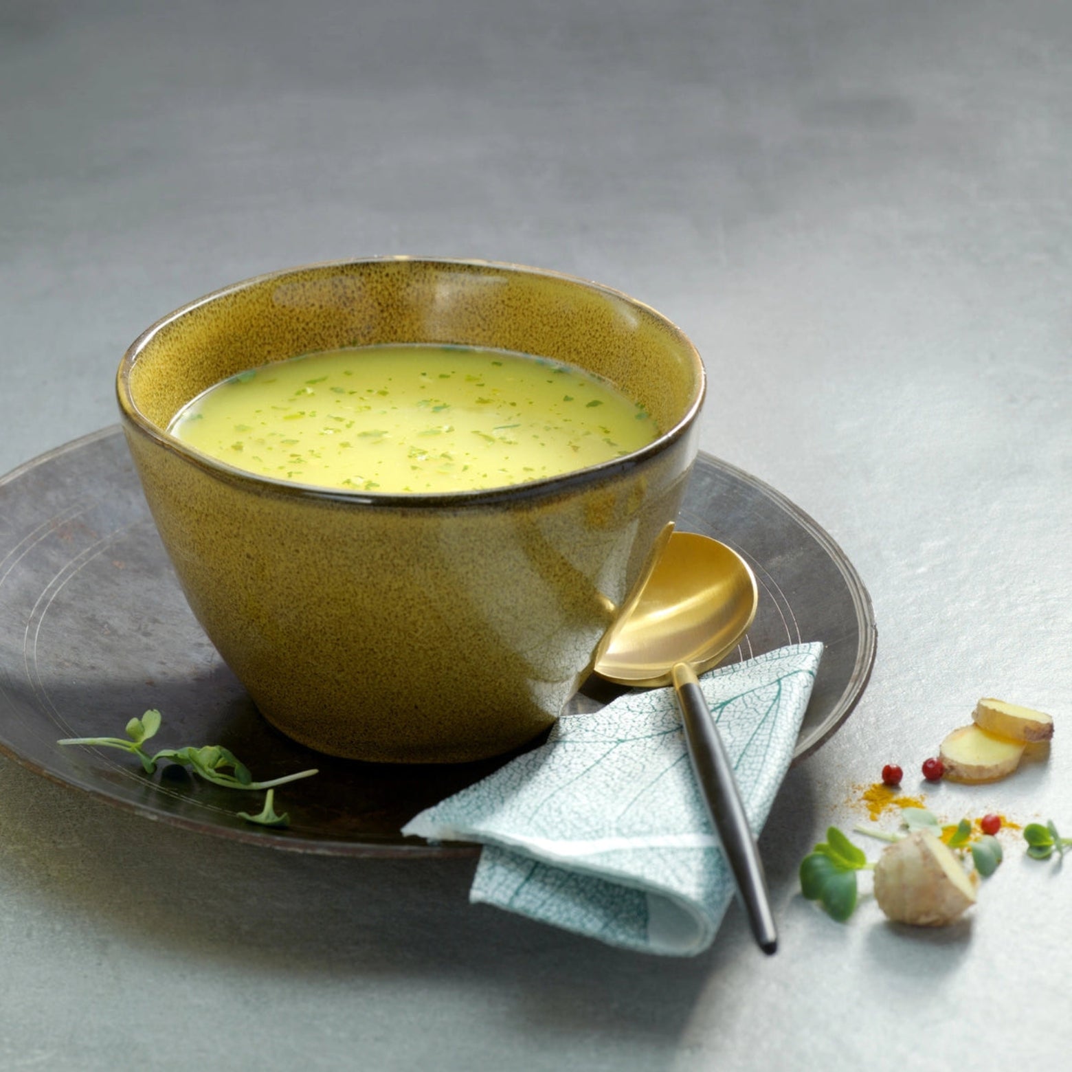 Precon Curry-India Suppe in Schale angerichtet