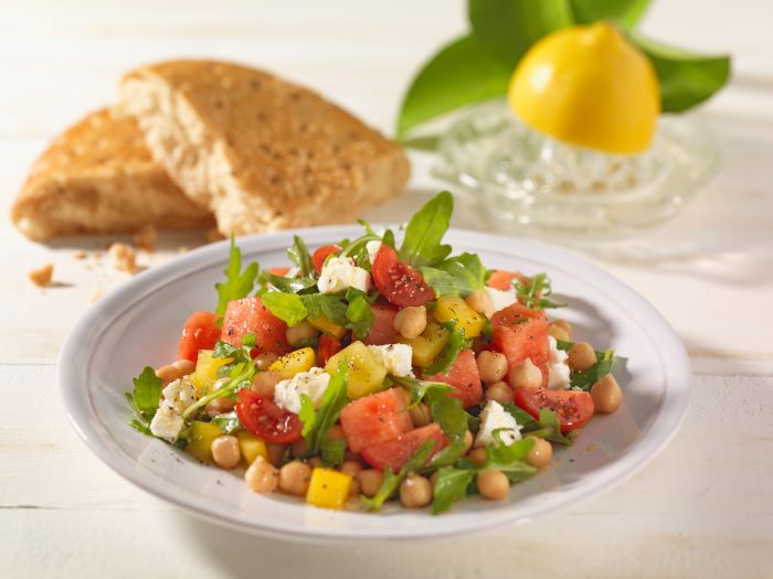 Kichererbsen-Gemuese-Salat-mit-Schafskaese-und-Zitronendressing.jpg