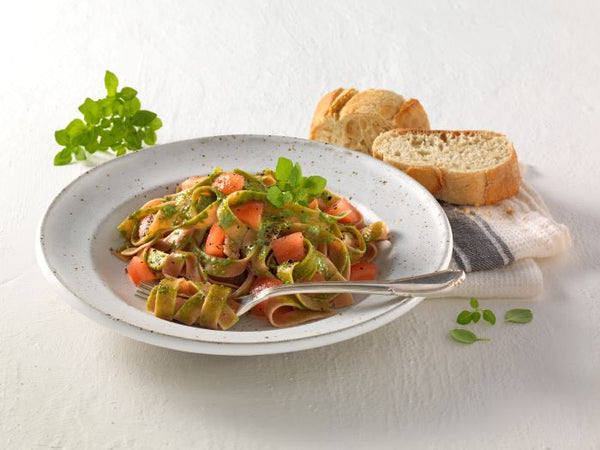 Tagliatelle met pesto en tomaten