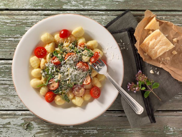 Gnocchi met romige bladspinazie en tomaten