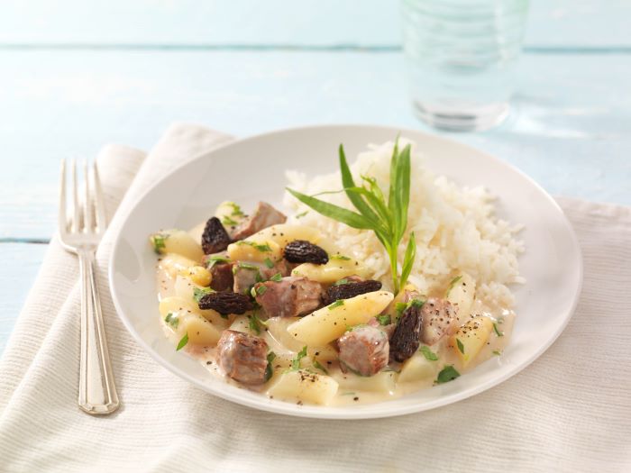 Kalbsragout en salsa de espárragos y vino blanco