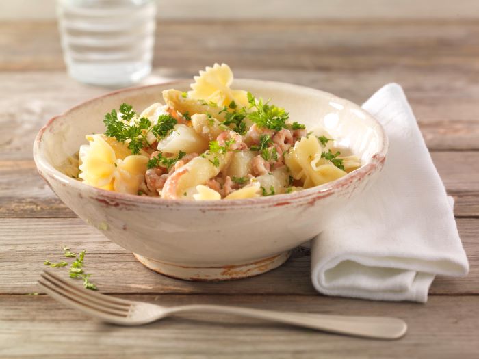 Farfalle con espárragos y cangrejos del Mar del Norte