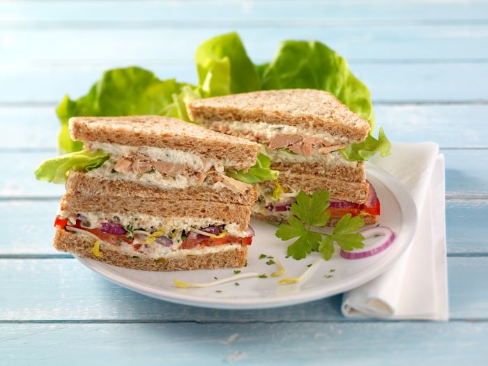 Tonijn- en tomatensandwich