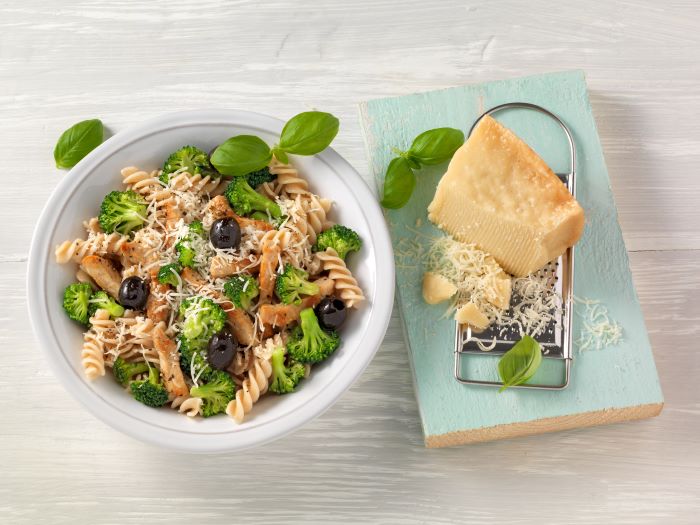 Fusilli integrali con vitello, broccoli e olive