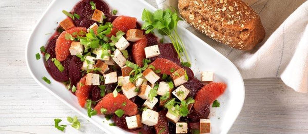 Insalata di ravanelli con pompelmo e tofu affumicato