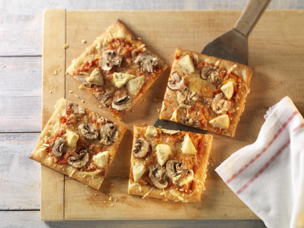 vegetarische-pizza-mit-artischocken-und-champignons.jpg